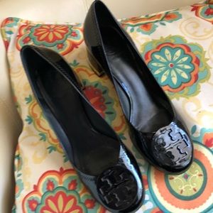 Tory Burch Amy black patent pump size 8.5